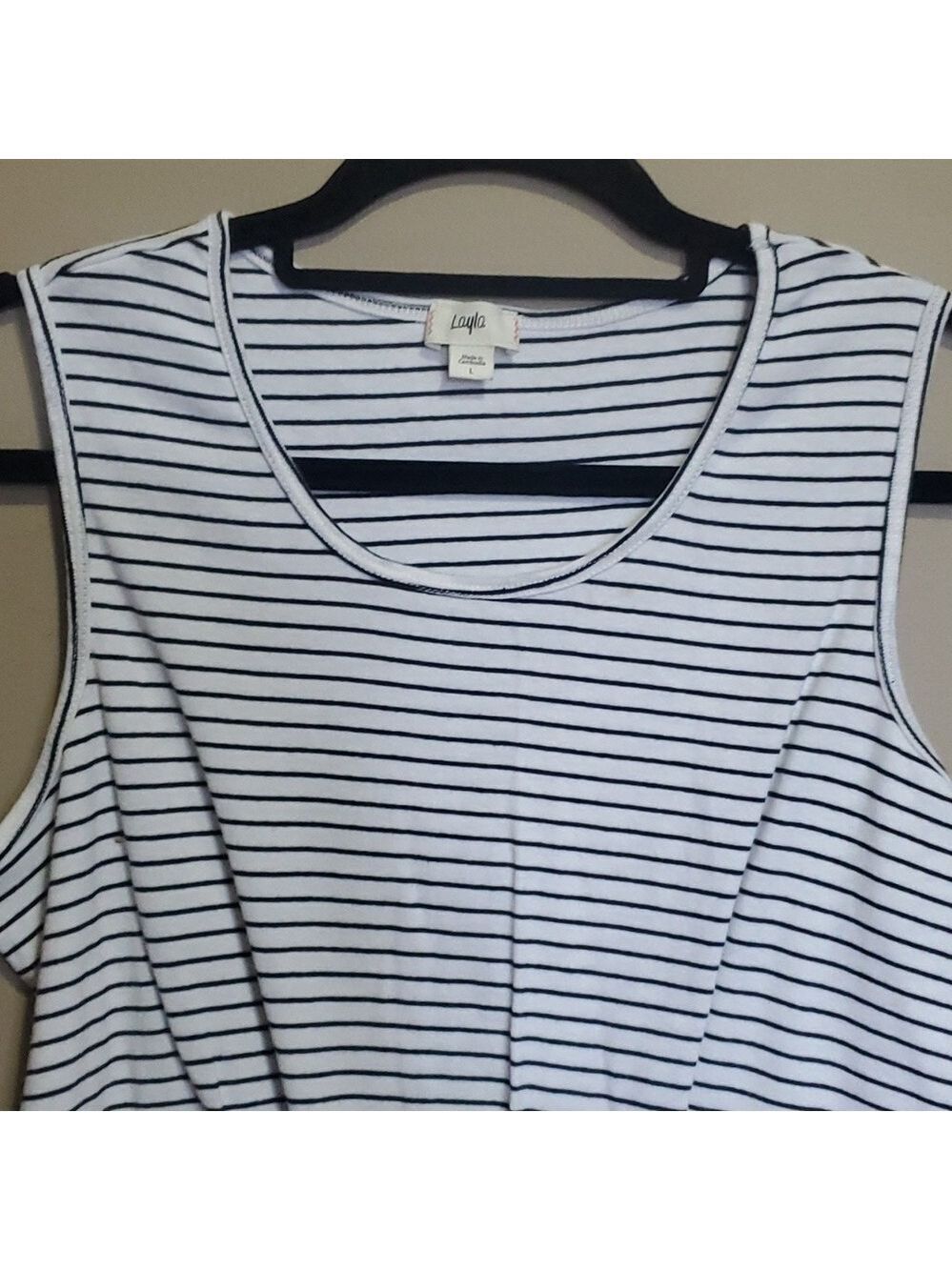 Layla top size large - Picture 2 of 2